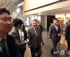 [단독]정몽구 현대차 회장, 왕양 중국 부총리와 단독 회동