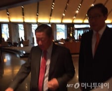 [단독]구본무 LG회장 “왕양 부총리와 건설적인 얘기 많이 나눠”