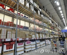 [단독] '이케아 규제법' 국회 추가발의…의무휴업 강제