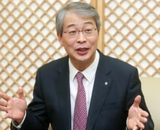 농협금융을 바꿔놓은 관료 출신 경영자 