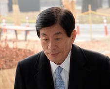 원세훈 前국정원장, 2심서 '선거개입'도 유죄…법정구속(5보)