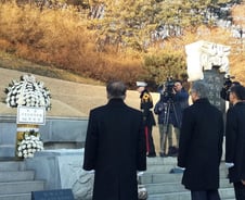 박정희 참배, 문재인이 달라진 이유