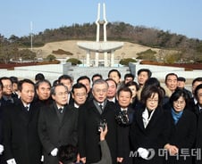 [현장+]5·18 묘역서 안보인 새정치 지도부 누구