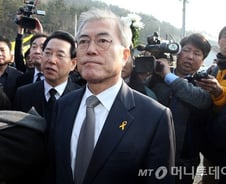 [현장+]'환대'도 '냉대'도 없었던 문재인의 팽목항 방문