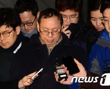 LG 조성진 사장 결국 재판에…檢 "삼성 세탁기 고의로 파손" 
