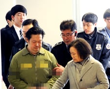 [단독]법원, 유대균 母子 상속 포기 신청 인용…상속분은 섬나·혁기씨로