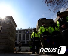 62년간 '모텔급습' 동행 경찰, 간통죄 폐지에…