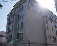 교회공사 탓에 기울어진 '명일동 동은아파트' 가보니…