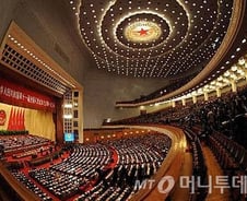 中 '양회'에 바라는 중국인 기대 1위 "월급 좀 올려줘라"