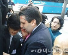 민감한 시기에 터진 '美대사 피습' 한미관계 영향은···