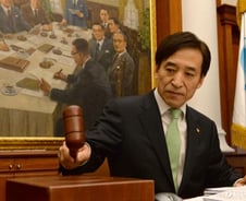 [기준금리 첫 1%대] 한은, 전격 금리인하…사상 첫 1%대 금리시대 열려