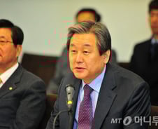 [기준금리 첫 1%대] 사상 첫 1%대 금리…여 "환영" vs 야 "근본 처방 못 돼"