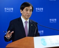 [기준금리 첫 1%대]이주열 총재 "경기하락 우려에 선제 대응"