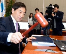 [기준금리 첫 1%대]전격 인하배경은? 