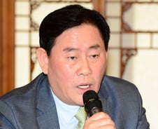 [단독]'금융 비판' 최경환, 금융당국 수장·협회장 불렀다