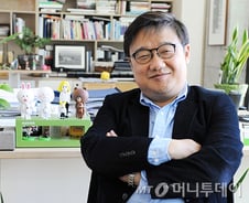 황인준 네이버 CFO "쪼개야 산다…'각개전투'로 승부"