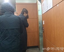 성완종 장학생 "비바람 막아주던 우산이 사라진 느낌"