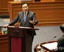 이완구 "성완종과 소원하지 않았지만 가깝지도 않았다"