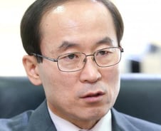 '매일 연필 10자루씩…' 윤성규 환경부 장관은