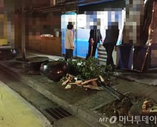 [단독]YF쏘나타 또 급발진 추정사고 "시동켜자 아파트 상가로 돌진"