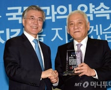 [뷰300]노영민이 끌어낸 김한길? 野 막후에 무슨일이