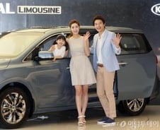 [시승기]수입차 시장 다시 빼앗아 올까… 카니발 리무진 