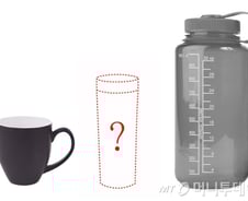 물통보다 작고 컵보다는 큰 어떤 물건