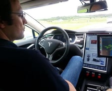 중국車 쿠오로스, 최첨단 전기차 테슬라 모델S의 공통점은