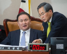 [단독]이상민, 법사위 57개 법안 결재…본회의 부의
