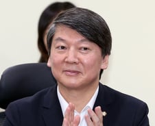 [단독] 안철수-천정배 회동…"정치혁신 위해 각자 위치서 노력"