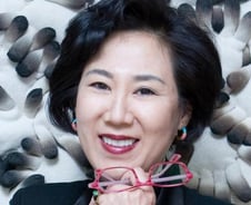 "정치권 '러브콜' 많지만, 작가의 선 지킬 것"