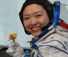 [뉴스&팩트]우주인 이소연을 그만 놔주자 