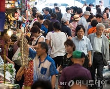 [단독]전통시장 주변 대형마트 입점금지 '3년연장'