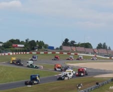 '1100마력 육중한 몸이 달린다' 유럽 트럭레이싱 가보니