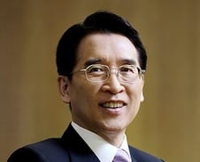 [단독]신창재 회장 장남, 교보생명 자회사 입사 "기본부터 시작"
