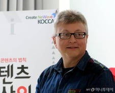 세계를 사로잡은 '배트맨' 만들어낸 '오타쿠' 소년의 꿈