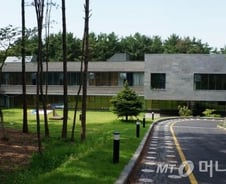 1200평대 숲속 어린이집…직원도 가족도 날마다 '소풍'