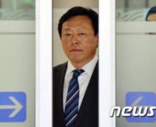 신동빈 회장 귀국…드러나는 반격카드