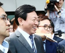 롯데 정치권에 러브콜…일자리 창출·투자 확대 약속