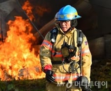 [단독]소방관 방화복·근무복, '안전검사 독점' 깨졌다   