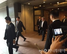 "이변은 없었다"…형제간 명암 엇갈린 롯데 주총 현장 