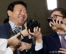 승리 안고 귀국한 신동빈 회장, 롯데 경영혁신 빨라진다