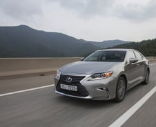 [시승기]'얼굴 바꾼' ES300h, 렉서스 효자 명성 이어갈까