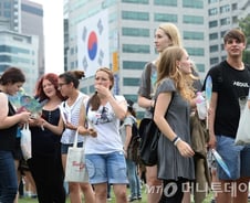 해외에선 K-팝 강좌, 국내에선 전용공연장 건립