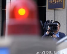 [단독]세무공무원들 퇴직전 개업…'전문가급 부정환급'