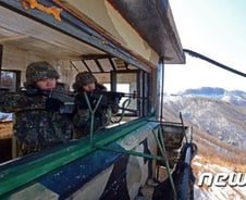 [단독]국방비 40조 시대?…軍경계초소 절반이 '비닐초소'
