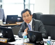 '발암 닭꼬치' 압수수색 이끈 김승남 의원, 올해도 '닭꼬치男'