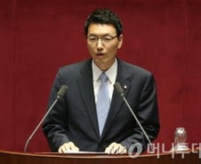 서기호 "헌재 채용시 '정당경력' 기재…형사처벌감"