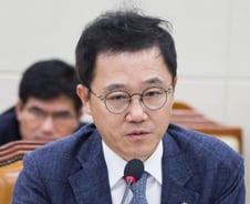 '임금피크제' 도입 공공기관, 신입채용에 더 적극