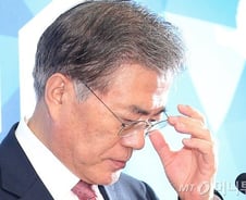 '문재인 재신임' 블랙홀에 野 '4생 국감' 실종…'1년농사' 끝?